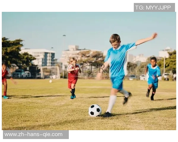 踢足球不仅是运动更是团队合作与个人成长的完美结合